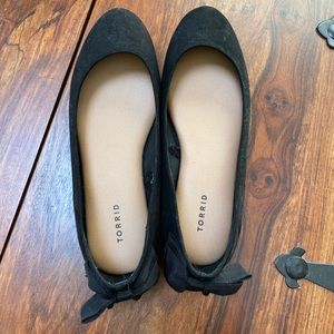 Torrid size 10W suede flats with bow